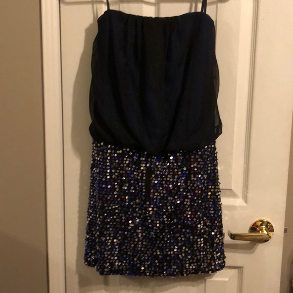 Sequin strapless party dress - Picture 4 of 8